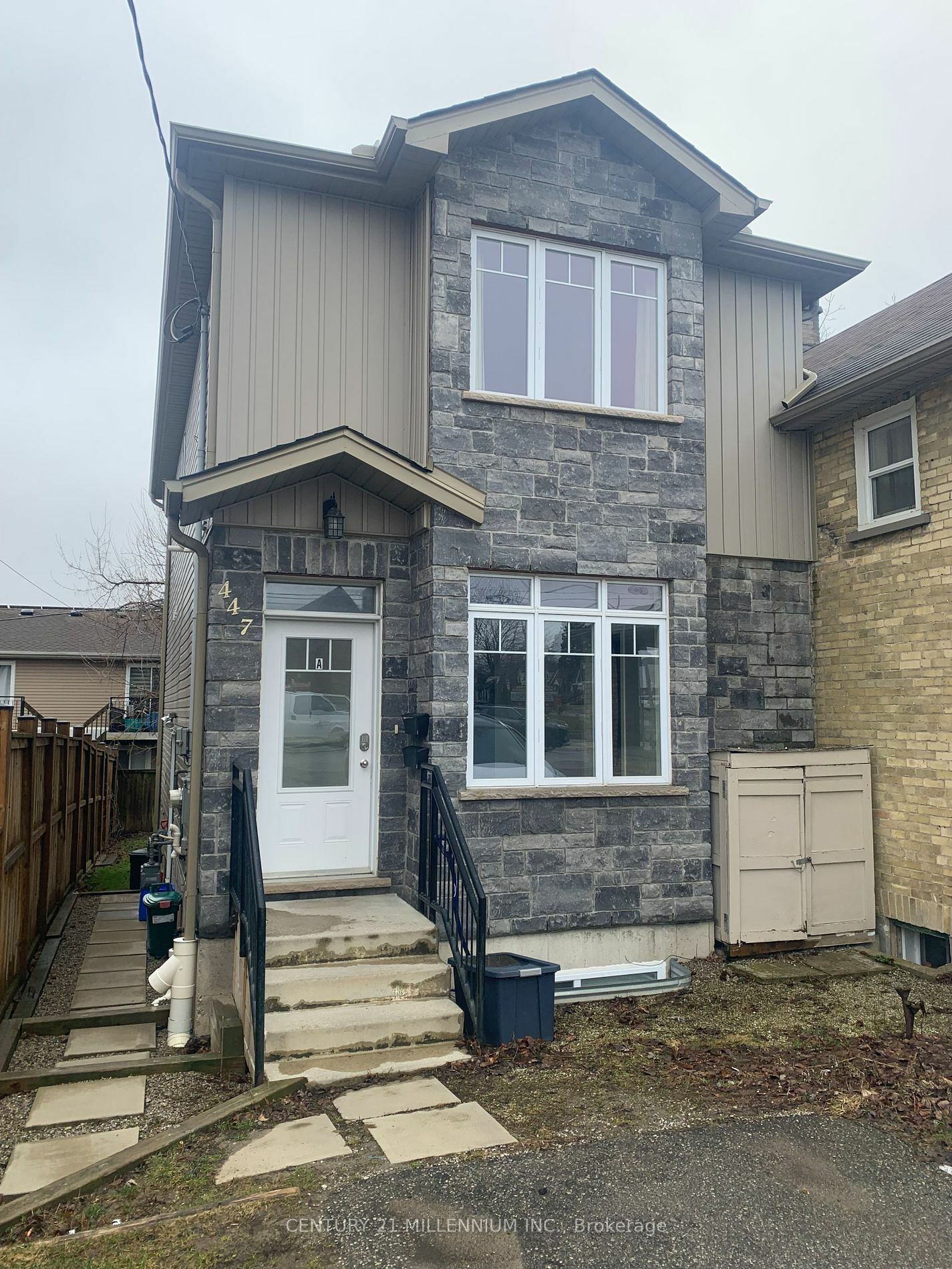 Photo de la propriété:  447 Stirling Ave S Lower  ON N2M 3H7 