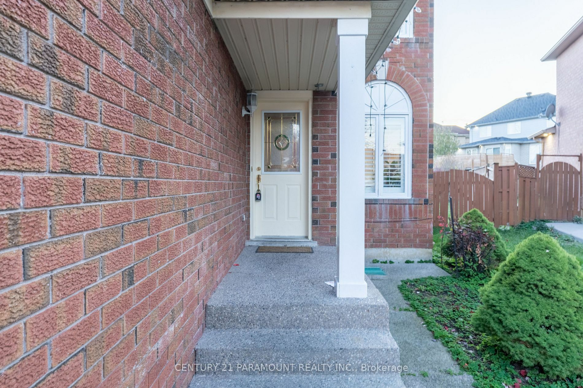 Property Photo:  69 Narrow Valley Cres  ON L6R 2M4 