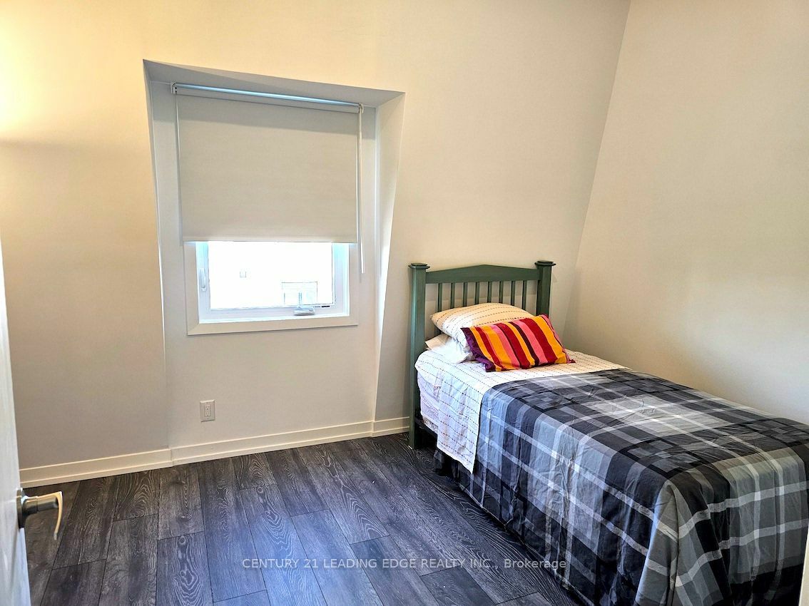 Property Photo:  10 Spruce Pines Cres Room4  ON M4A 1C5 