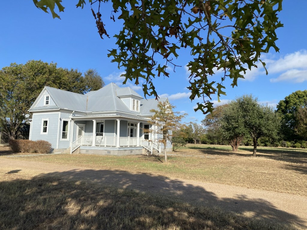 Property Photo:  555 Eastview Drive  TX 78626 