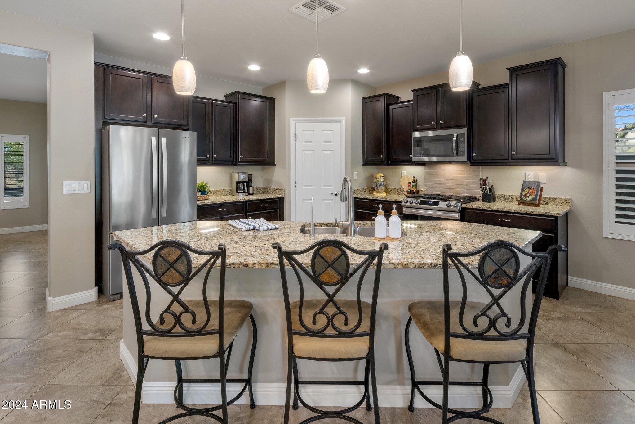 Property Photo: 1676 W Cavedale Drive AZ 85085