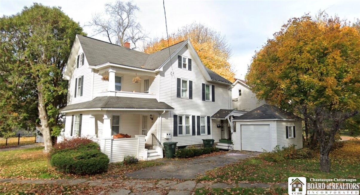 Property Photo:  