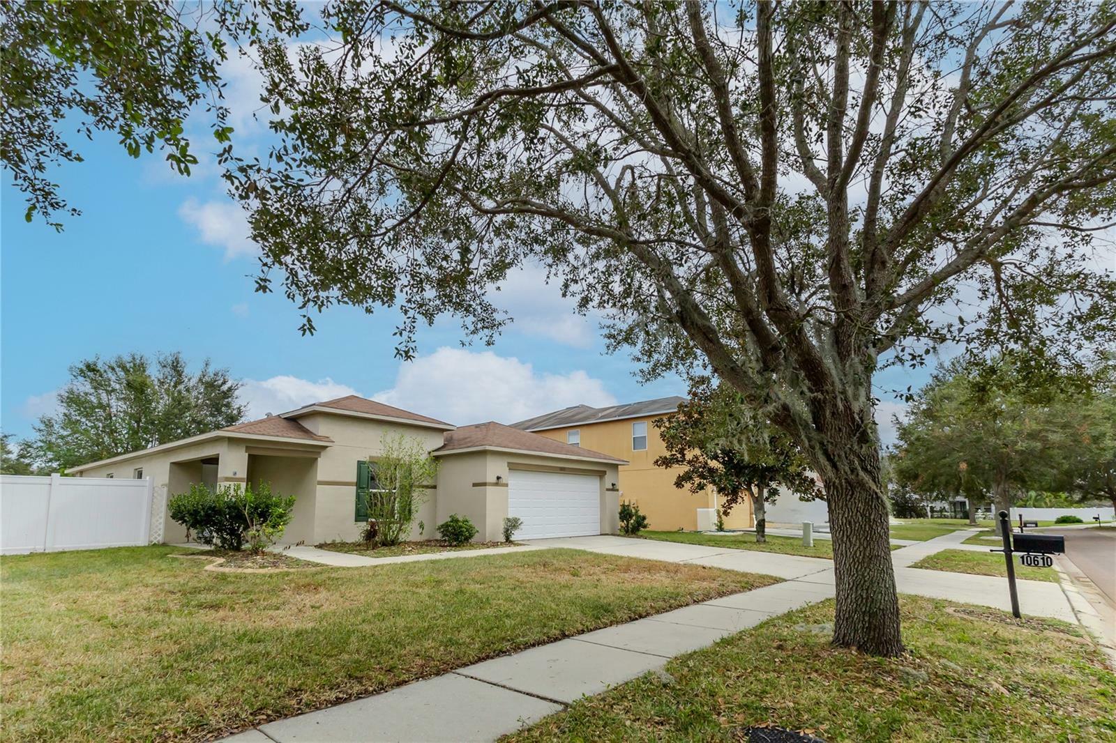 Property Photo:  10610 Boyette Creek Boulevard  FL 33569 