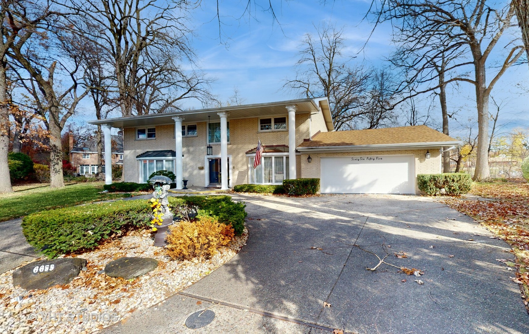 Property Photo:  6655 N Longmeadow Avenue  IL 60712 