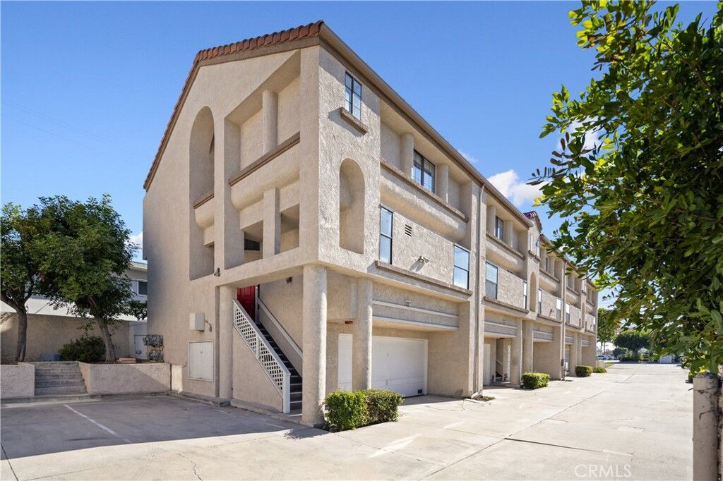 Property Photo:  653 Fairview Avenue 5  CA 91007 