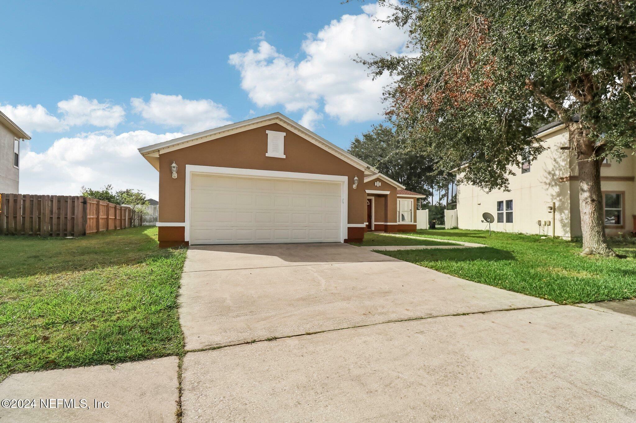 Property Photo:  9104 Redtail Drive  FL 32222 