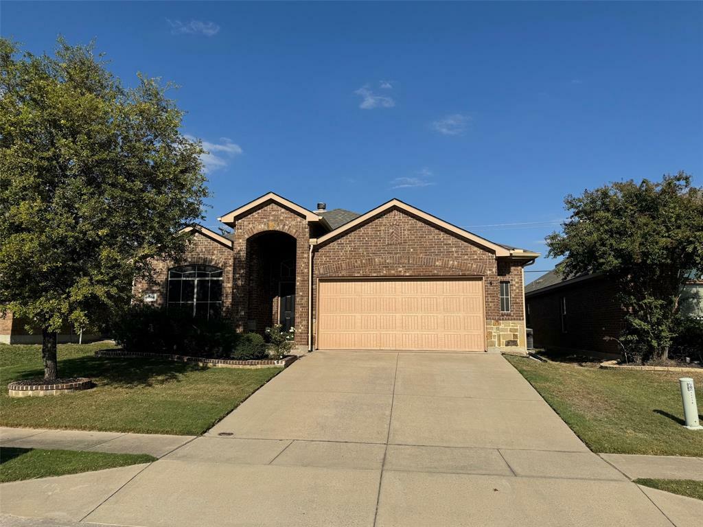 Property Photo:  11116 Erinmoor Trail  TX 76052 