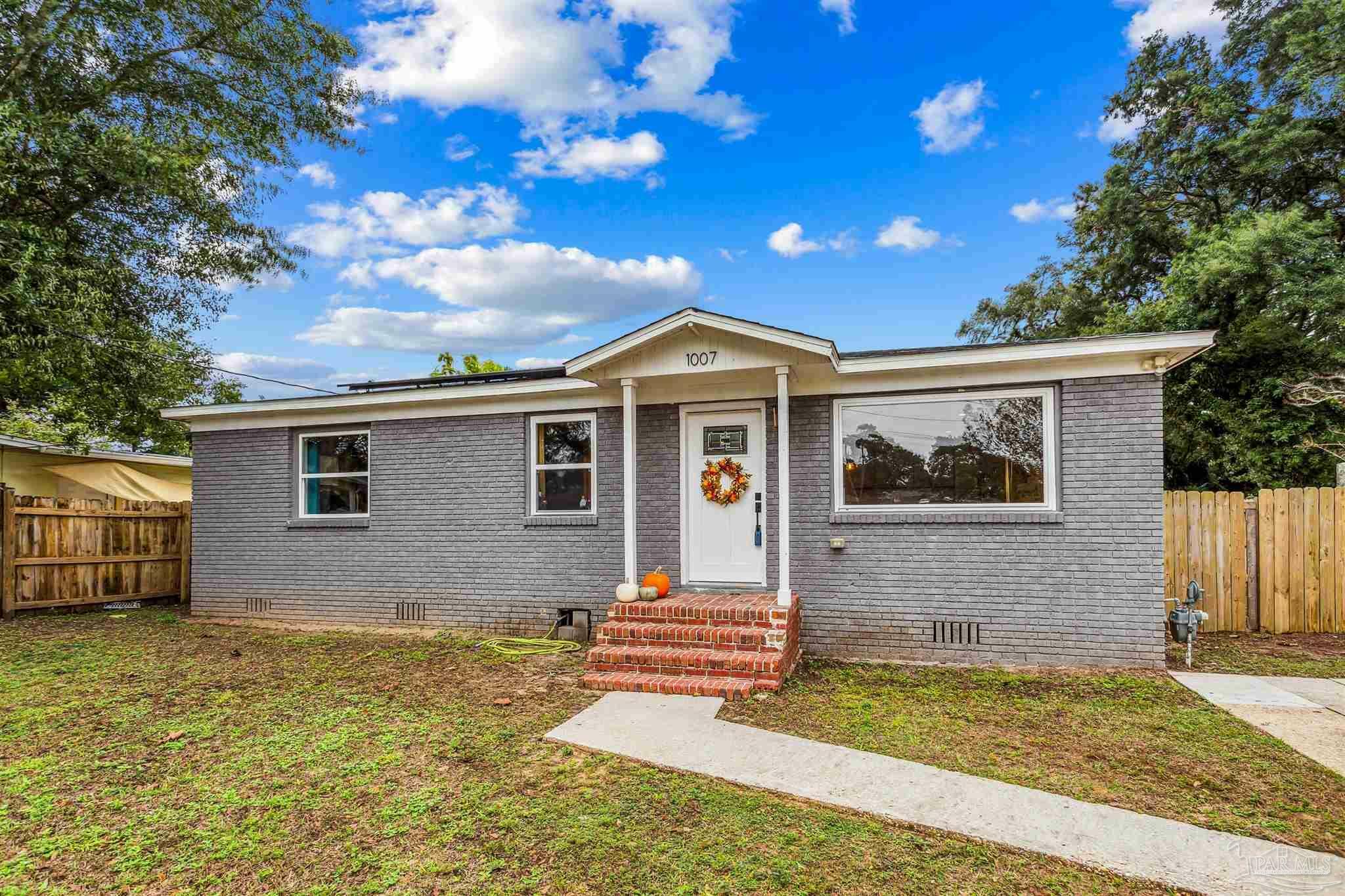 Property Photo:  1007 E Fisher St  FL 32503 