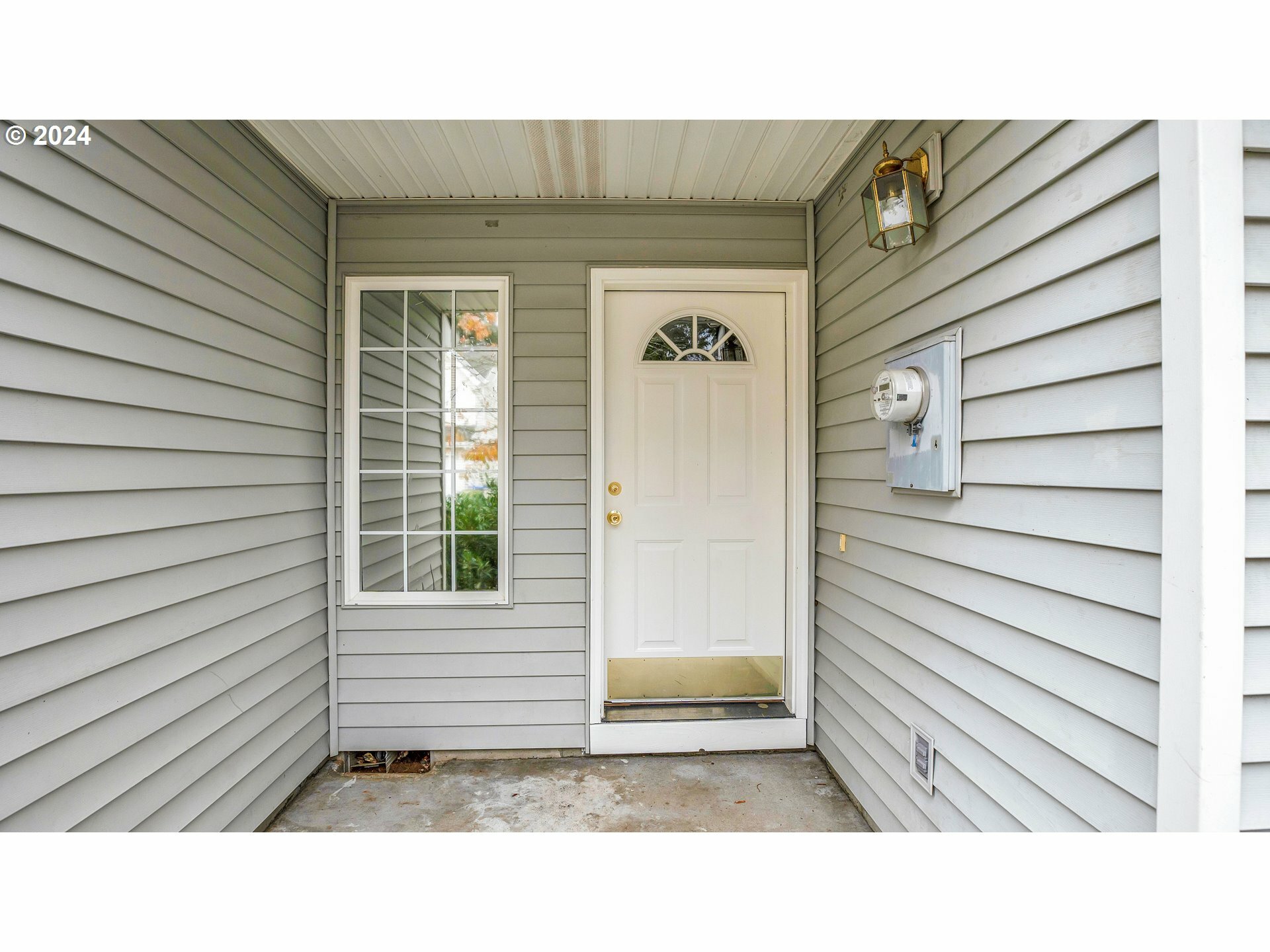 Property Photo:  841 SE 193rd Ave  OR 97233 