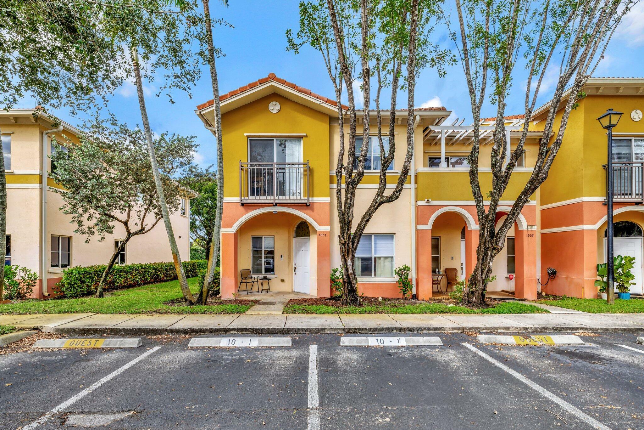 Property Photo:  1001 N Santa Catalina Circle 1001  FL 33068 