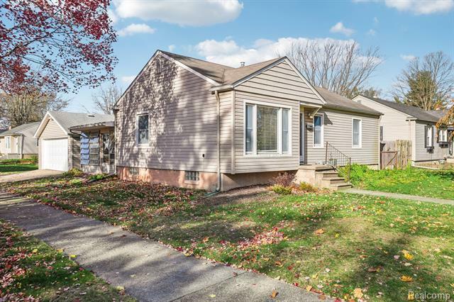 Property Photo:  1440 Balmoral Drive  MI 48043 