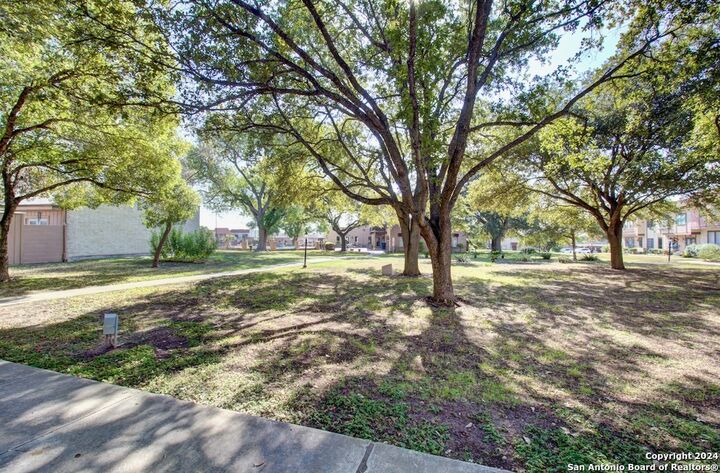 Property Photo:  6810 Crown Rdg  TX 78239 