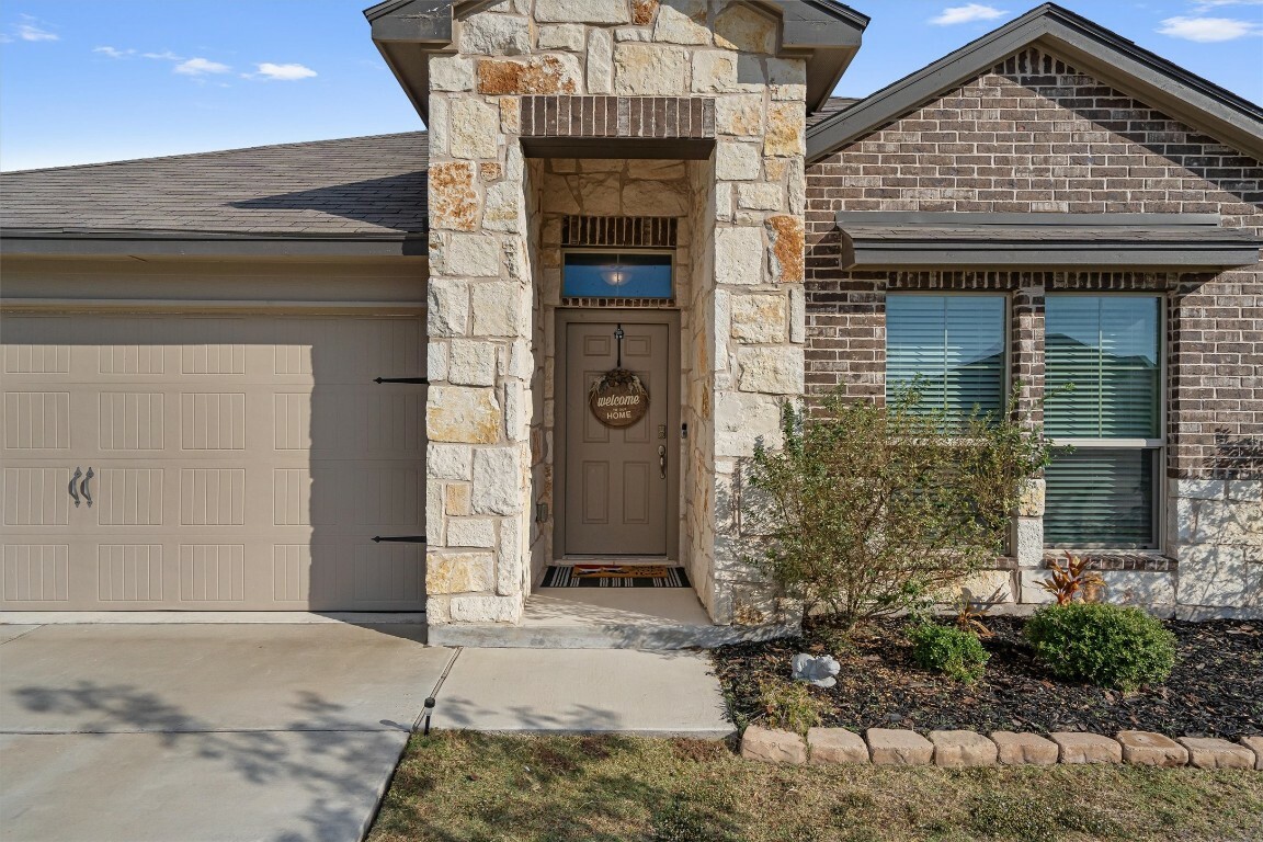 Property Photo:  203 Reagor Drive  TX 76574 