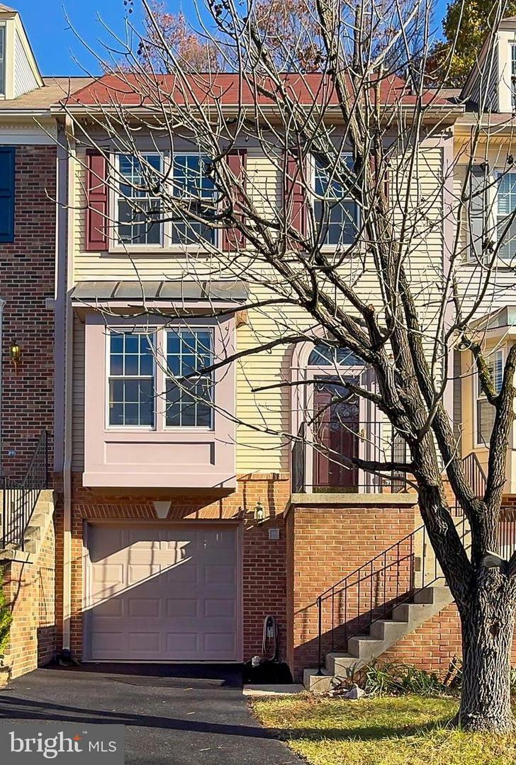 Property Photo: 8722 Stone Hill Place VA 22153