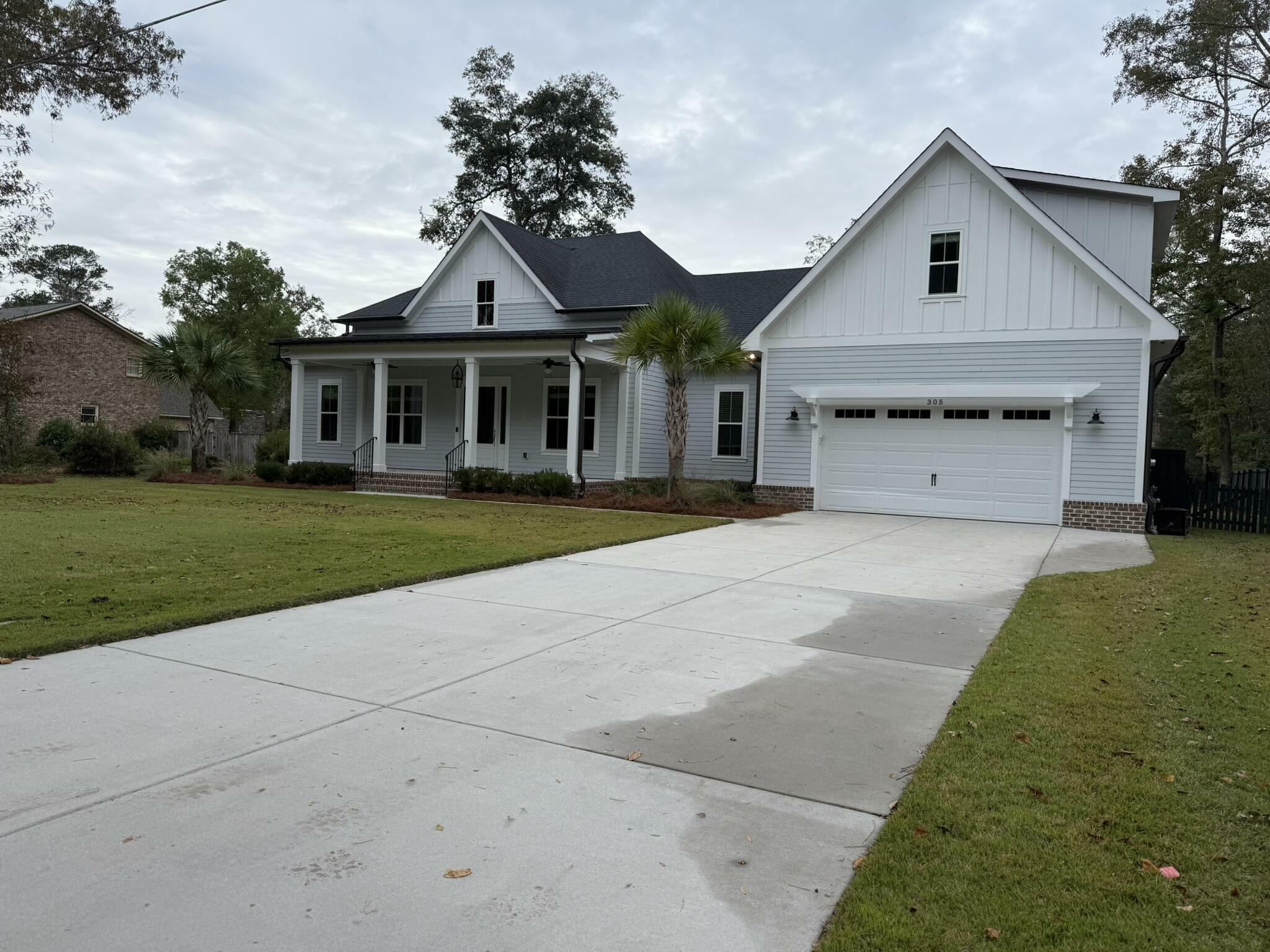 Property Photo:  305 Ayers Circle  SC 29485 