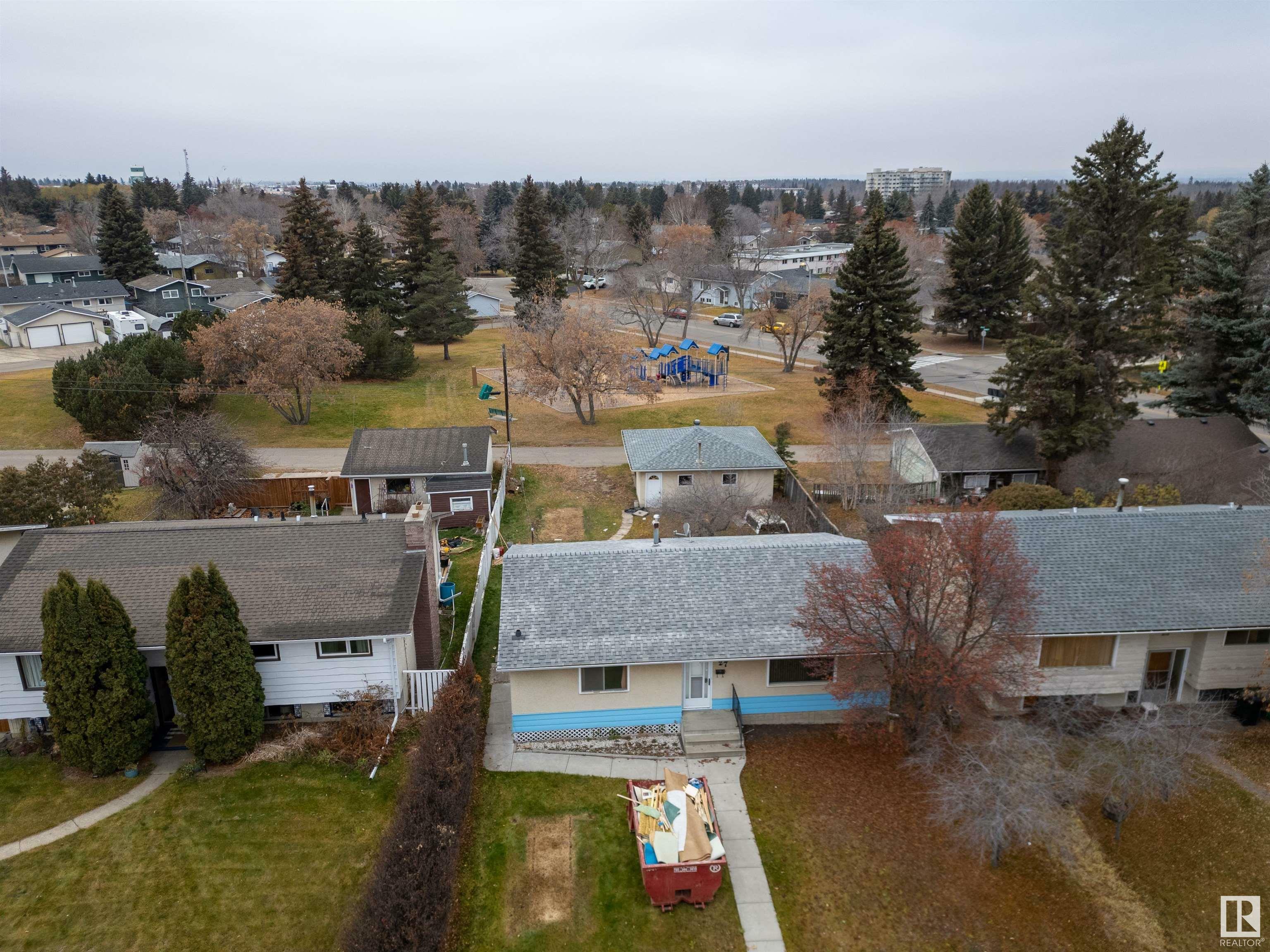 Property Photo:  27 Belmont Crescent  AB T7X 2G3 