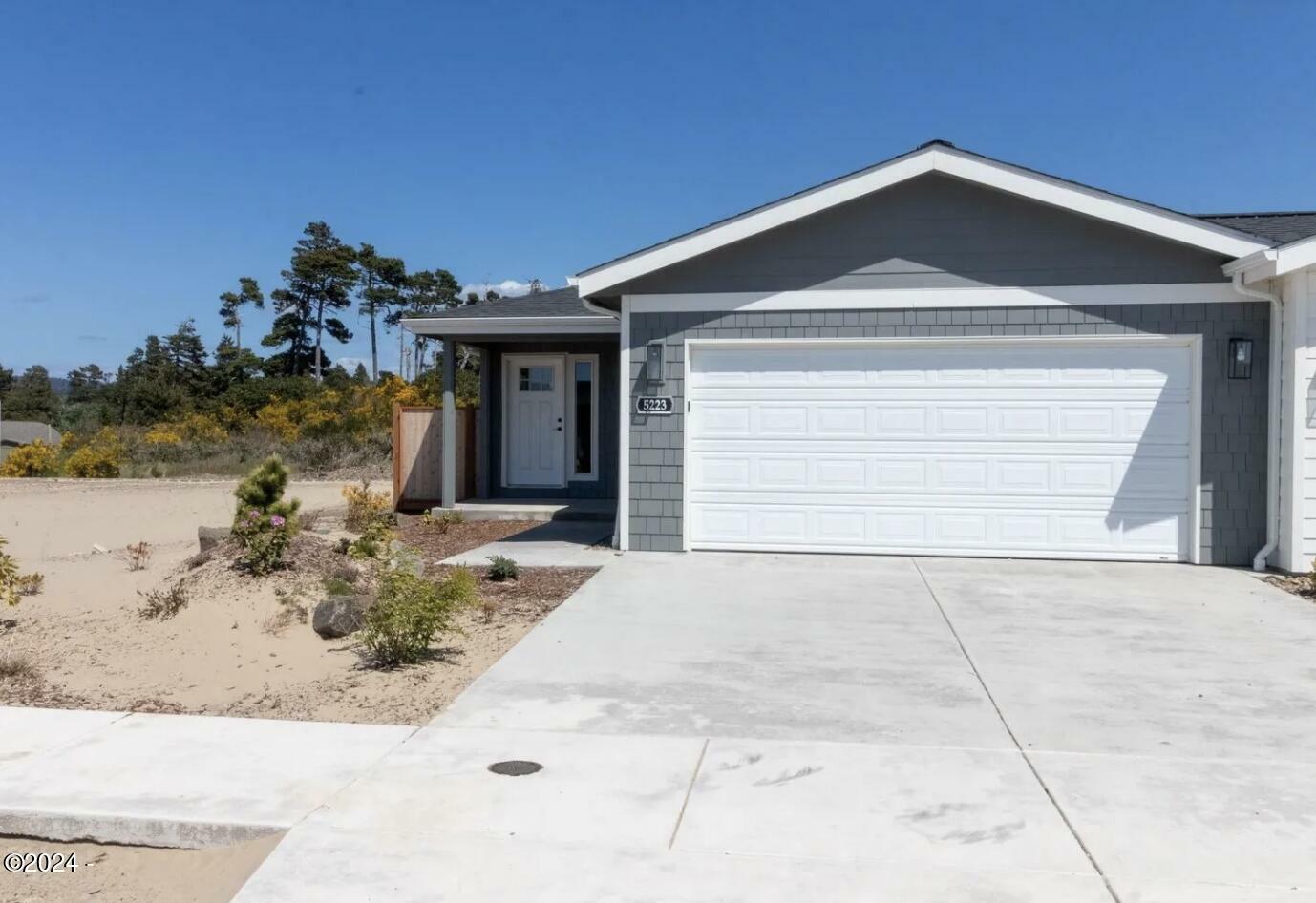 Property Photo:  5223 Nopal Street  OR 97439 