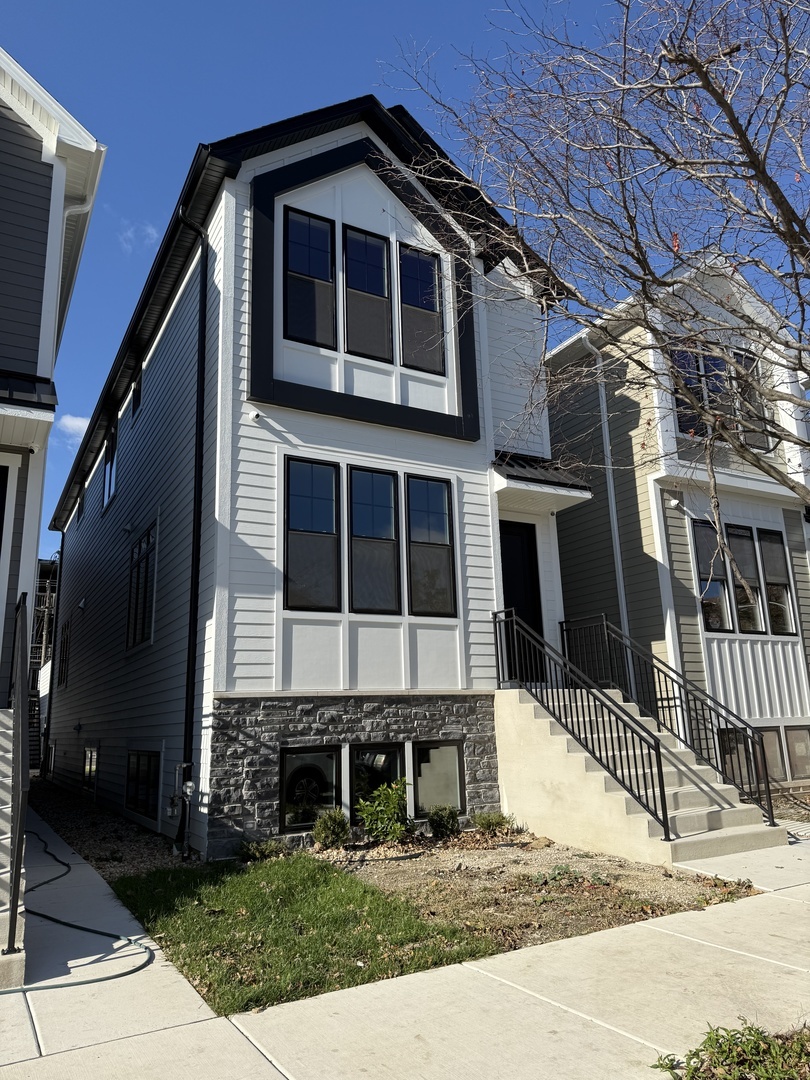 Property Photo:  4102 N Troy Street  IL 60618 