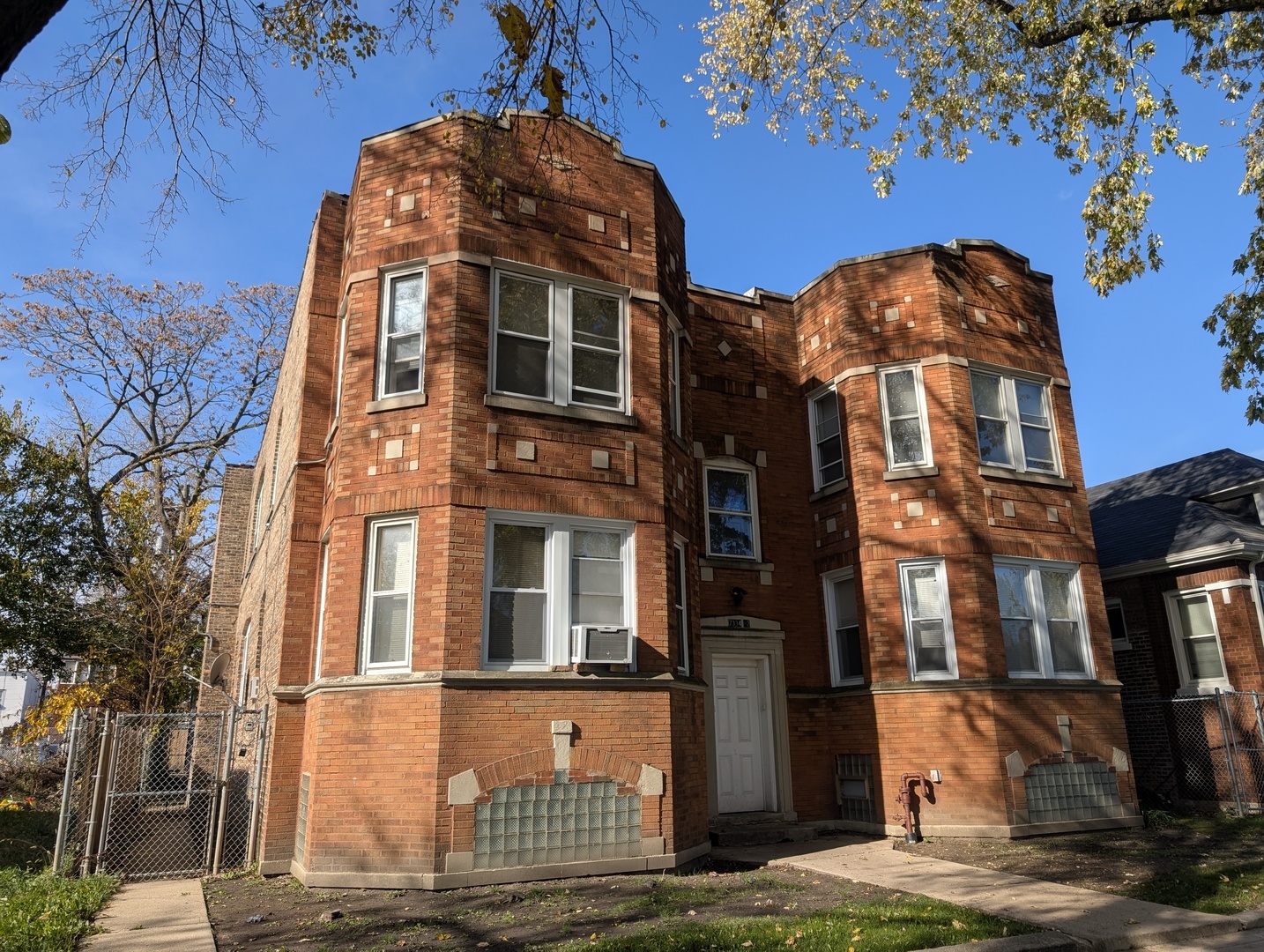 Property Photo:  7332 S May Street  IL 60621 