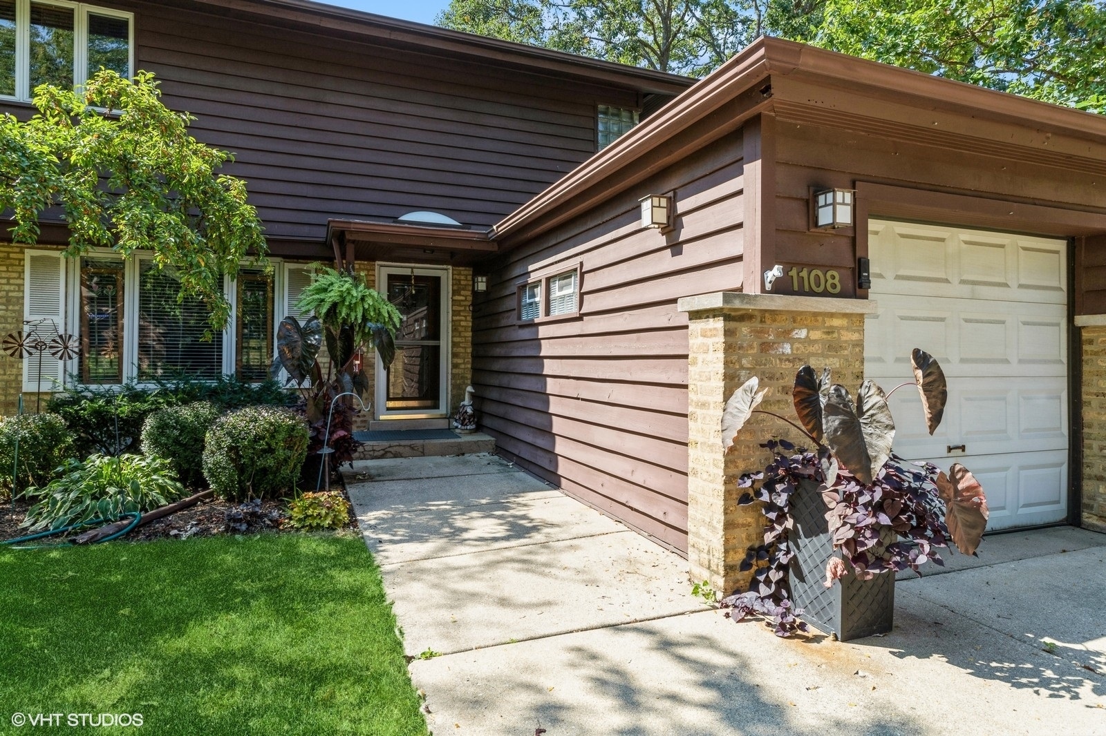 Property Photo:  1108 S Aldine Avenue  IL 60068 