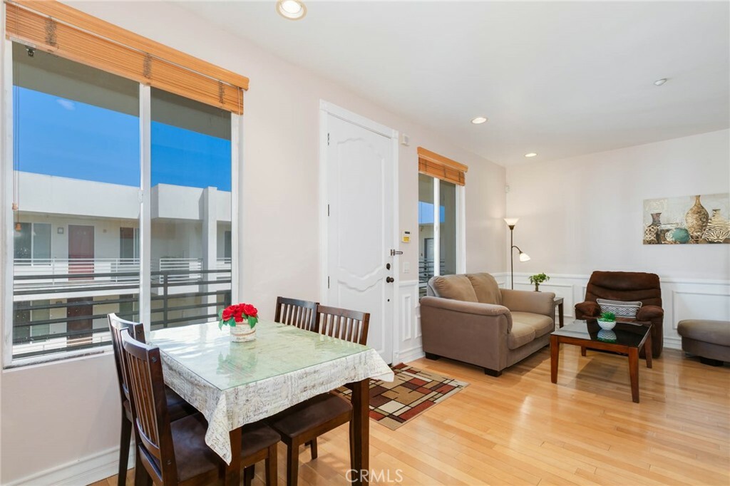 Property Photo:  109 N 4th Street 303  CA 91801 