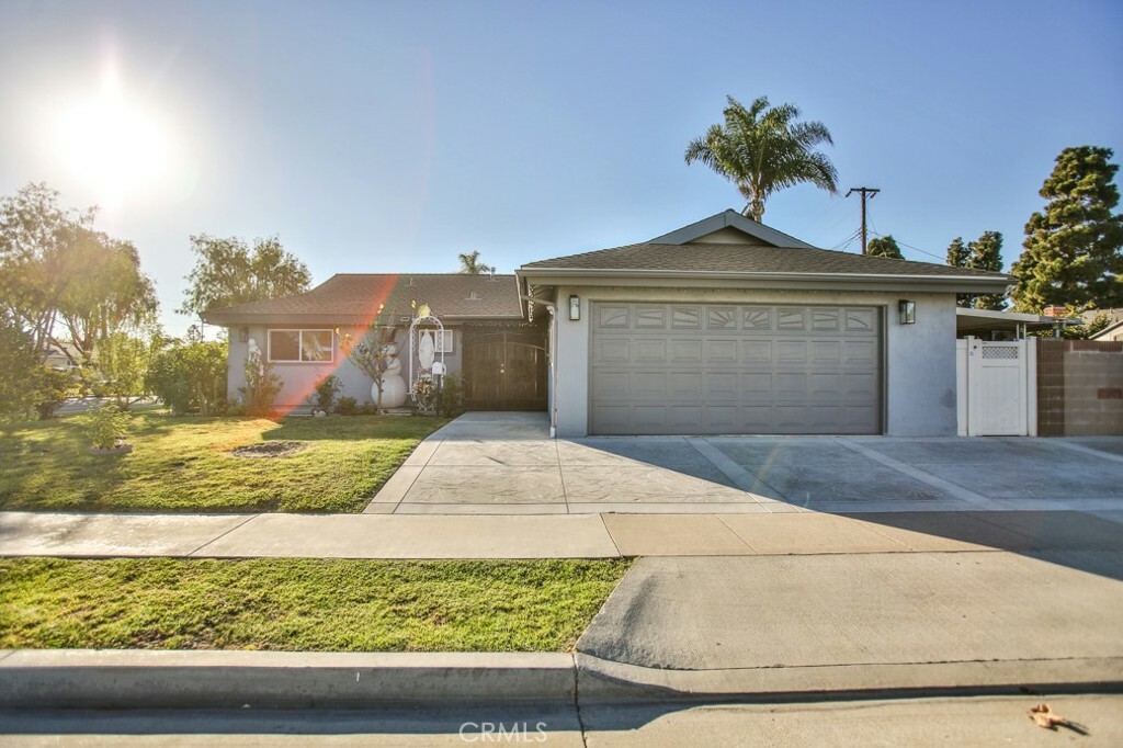 Property Photo:  5101 Robinwood Drive  CA 92649 