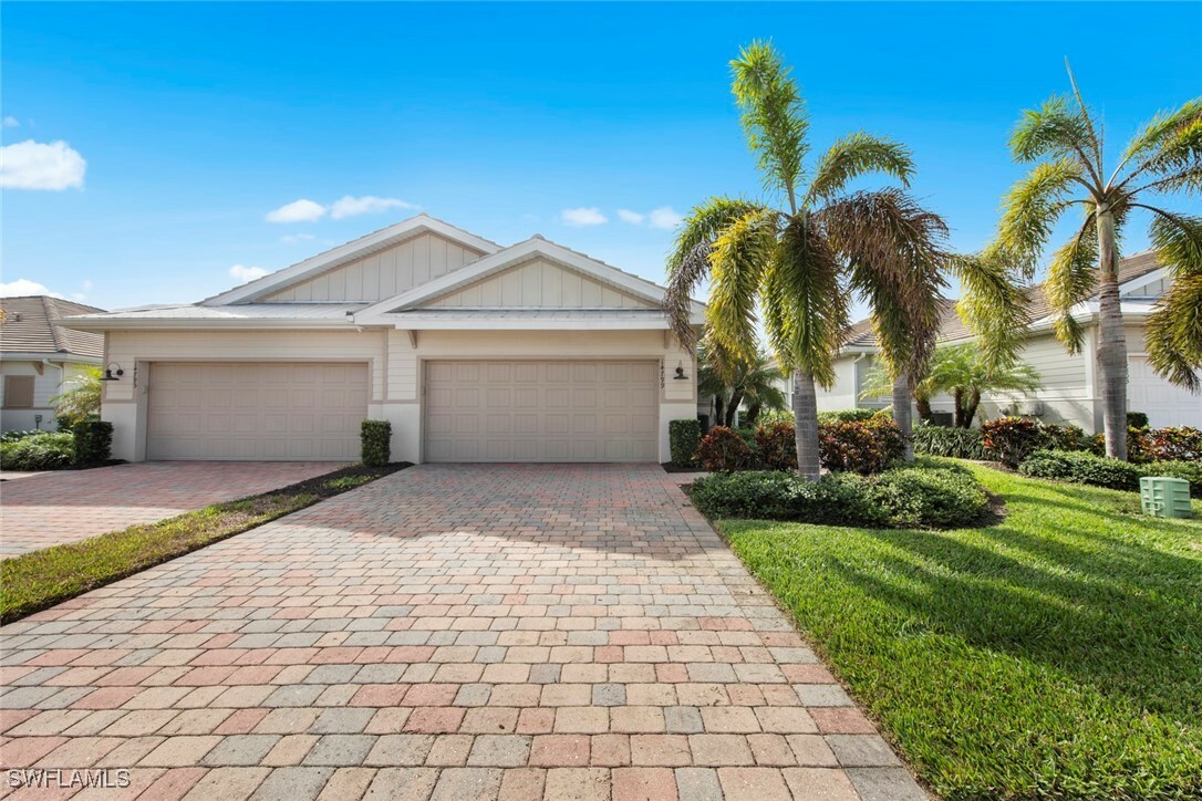 Property Photo:  14799 Edgewater Circle  FL 34114 