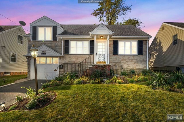 Property Photo:  33 Lockwood Drive  NJ 07013 