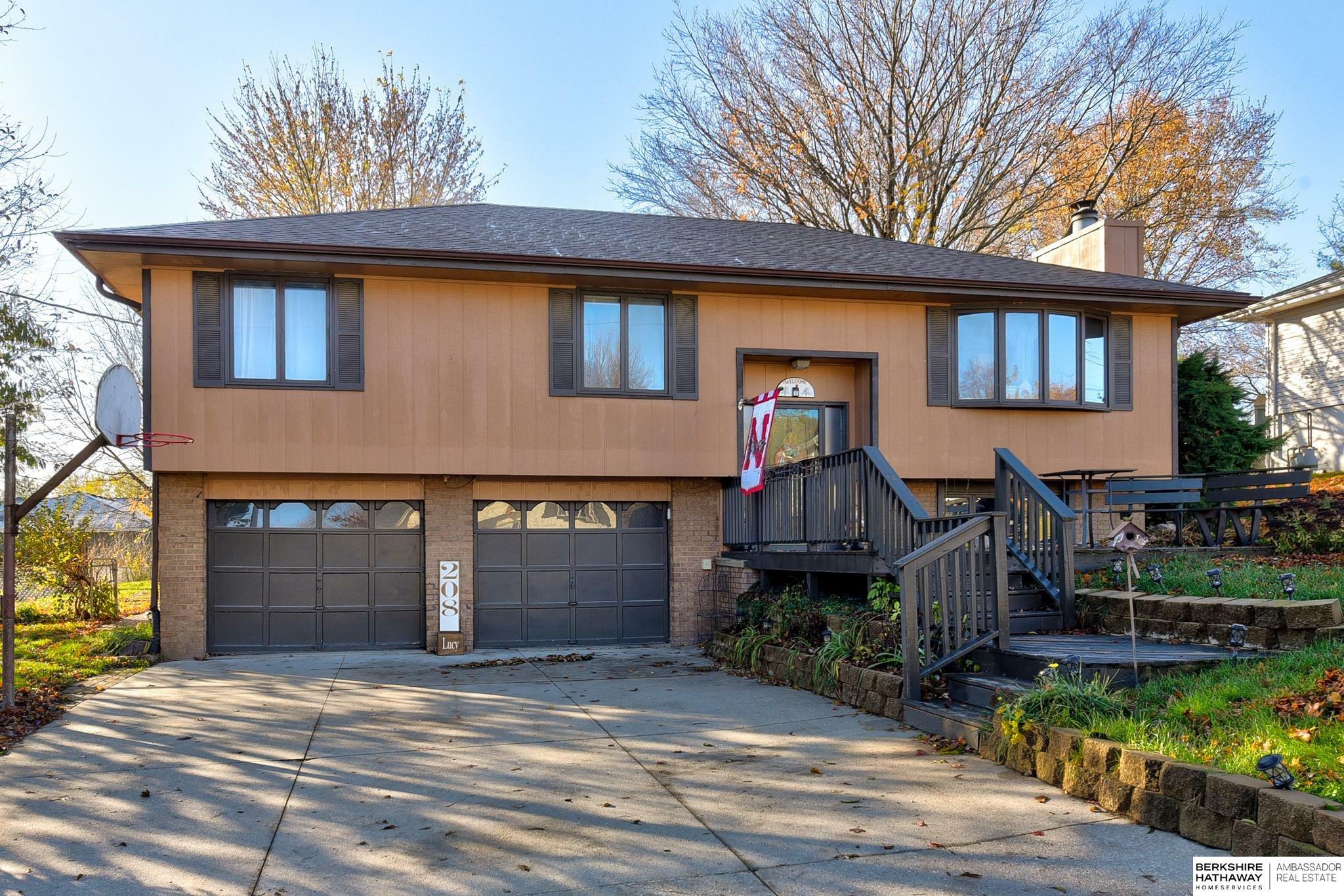 Property Photo:  208 Sherwood Drive  IA 51575 