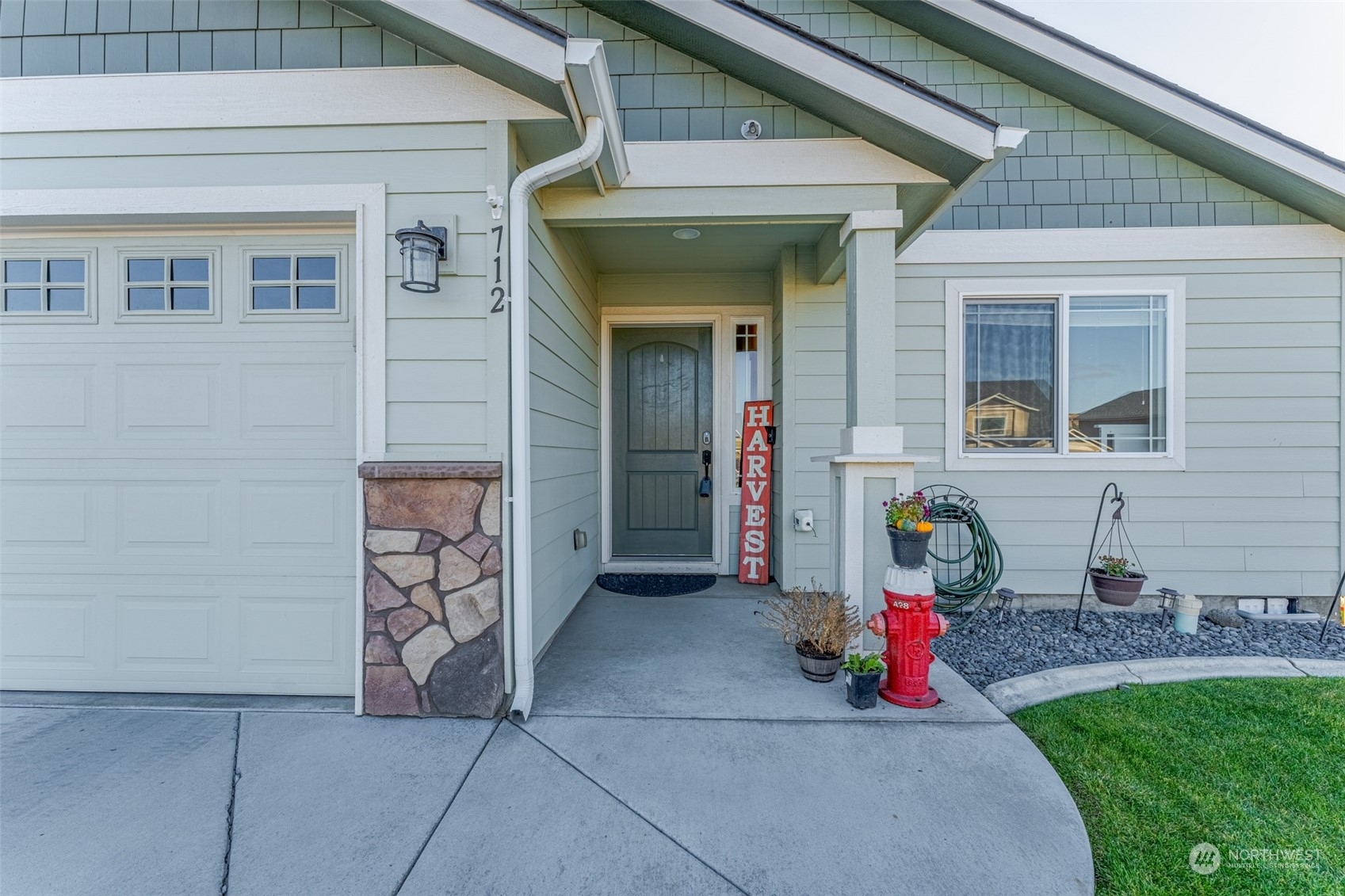 Property Photo:  712 7th Avenue NE  WA 98823 