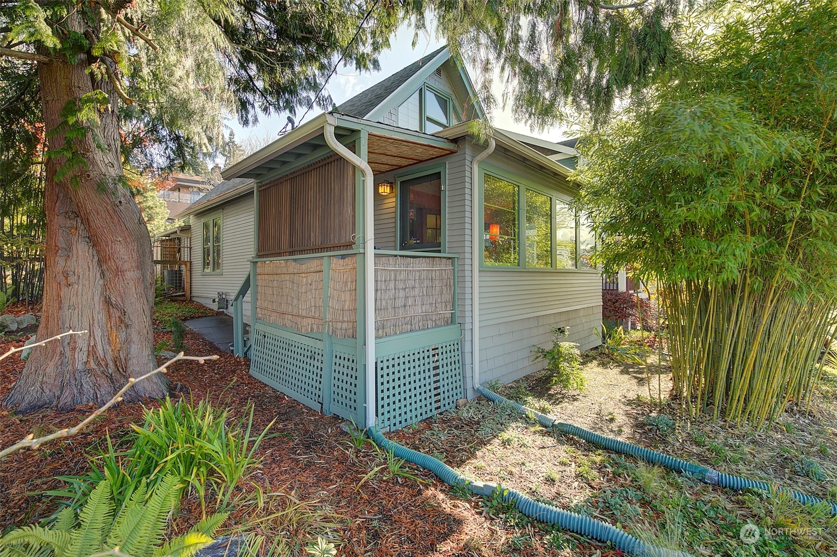 Property Photo:  5002 46 Avenue SW  WA 98136 