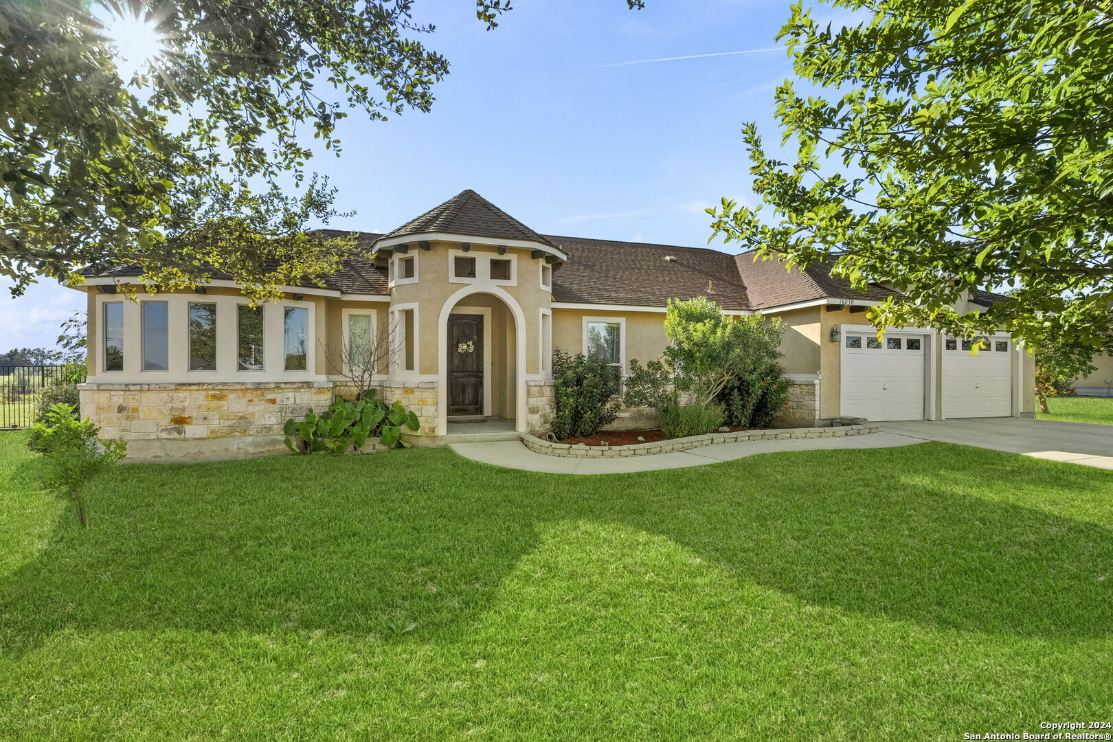 Property Photo:  16030 Lake Shore Dr  TX 78052 