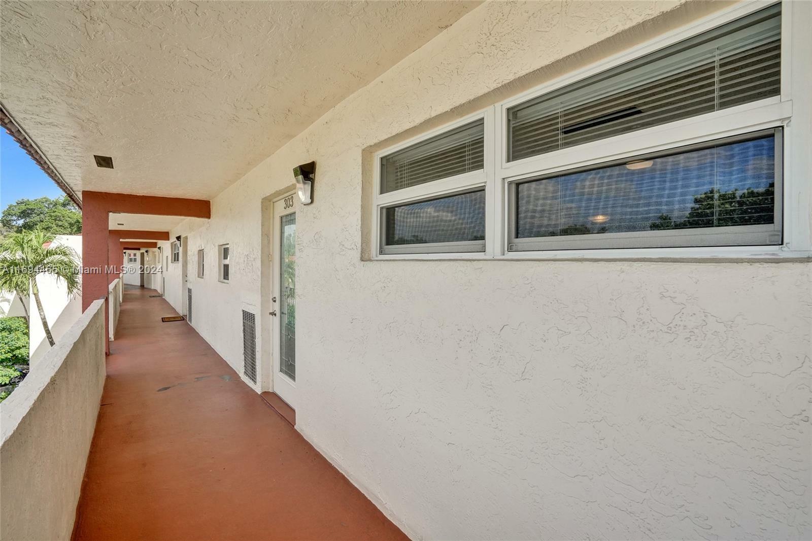 Property Photo:  400 S Hollybrook Dr 303  FL 33025 