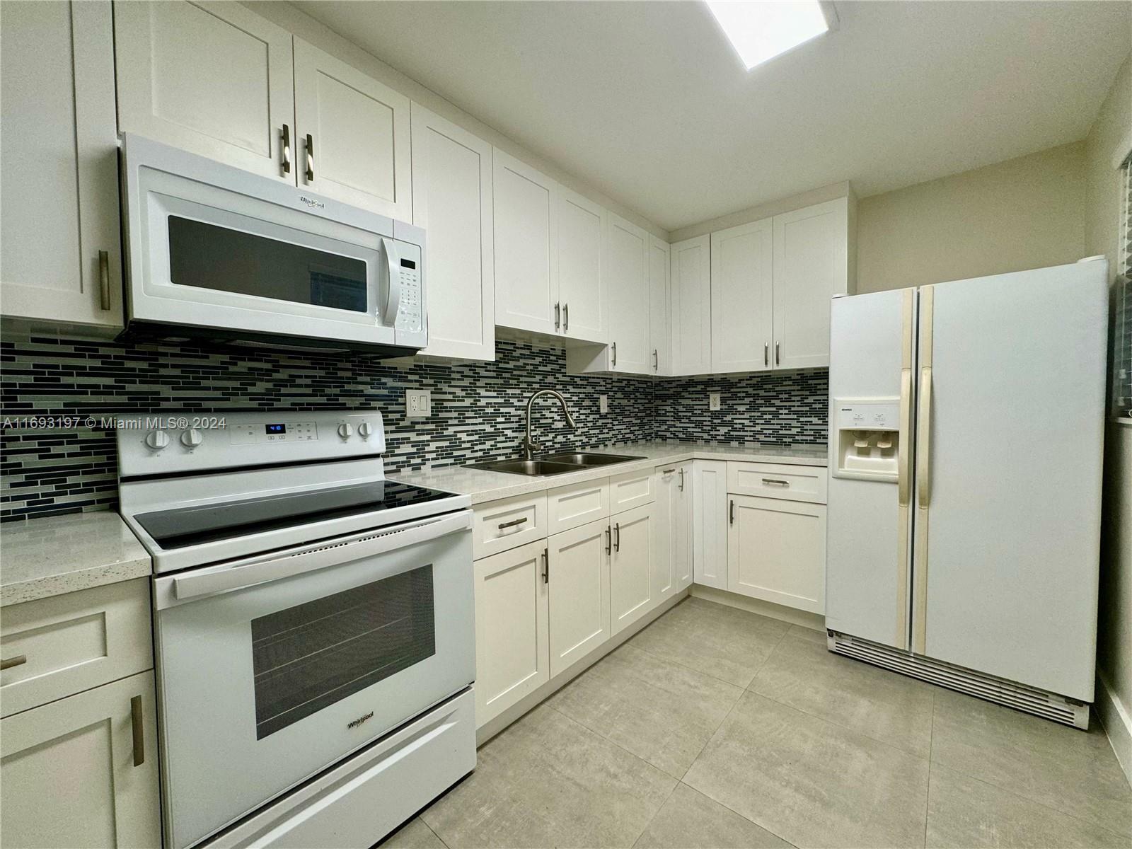 Property Photo:  9260 Fontainebleau Blvd 102  FL 33172 