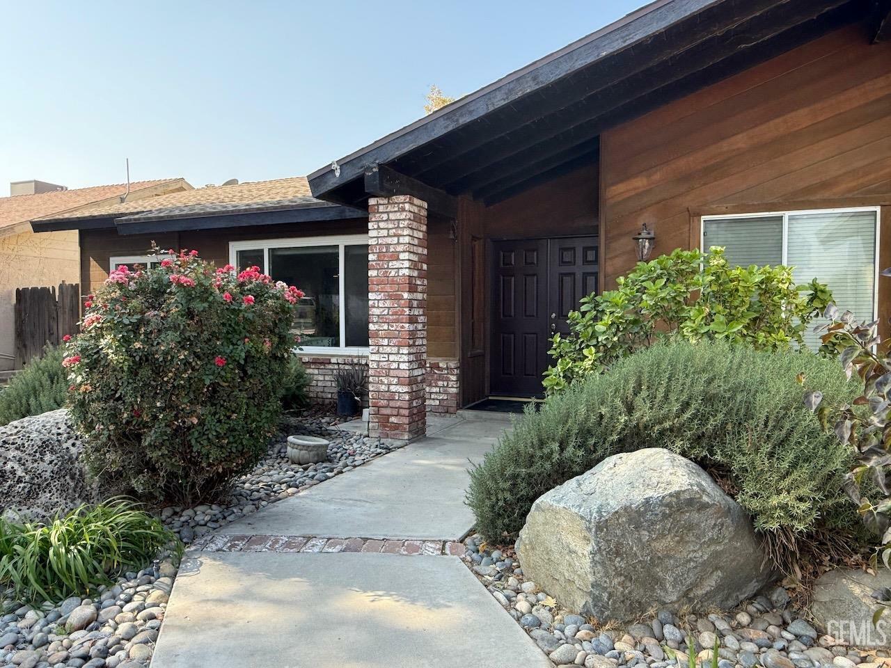 Property Photo:  8805 Sorrel Street  CA 93307 