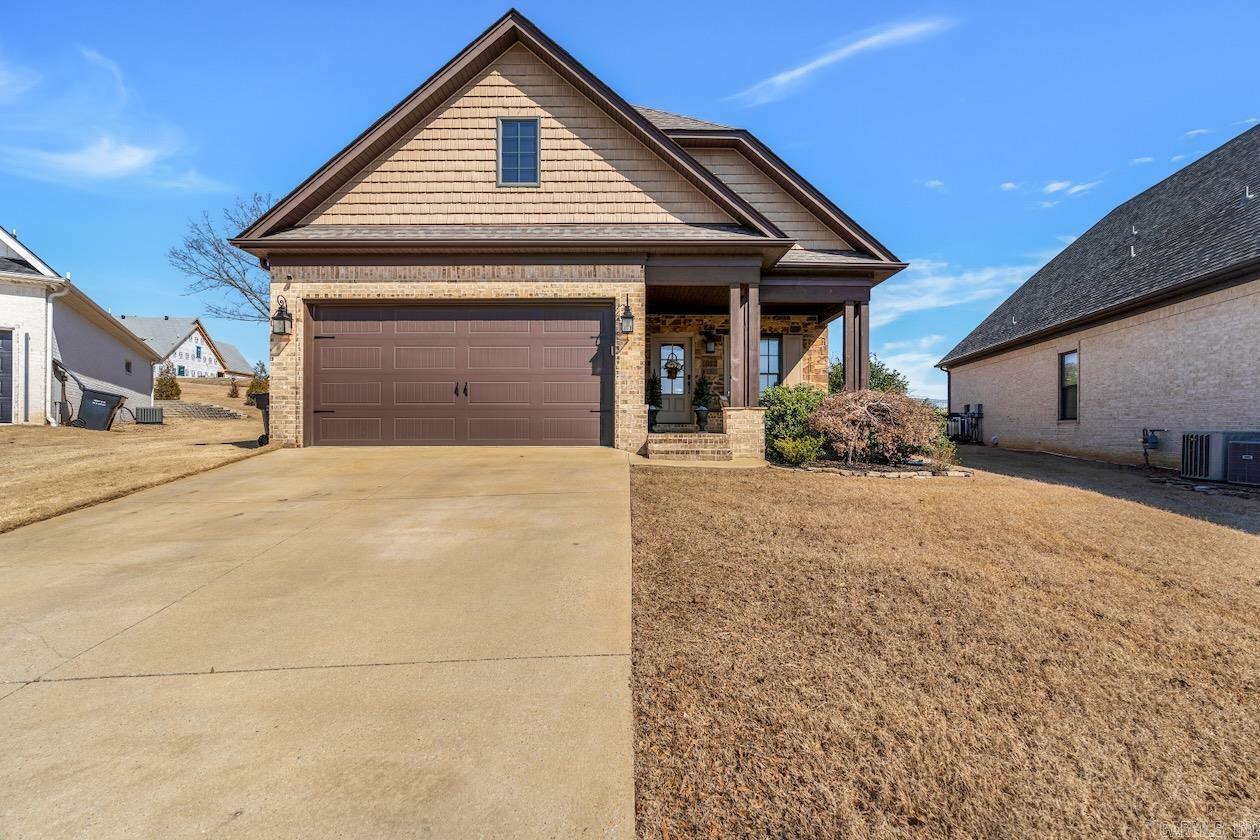 Property Photo: 1022 Villa Drive AR 72405