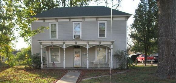 Property Photo:  427 S Jefferson St  MO 65240 