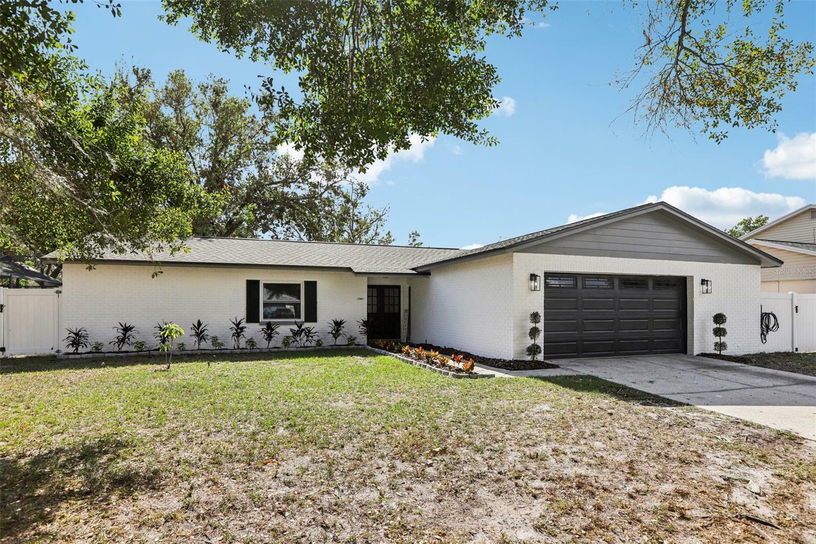 Property Photo:  756 Caliente Drive  FL 33511 