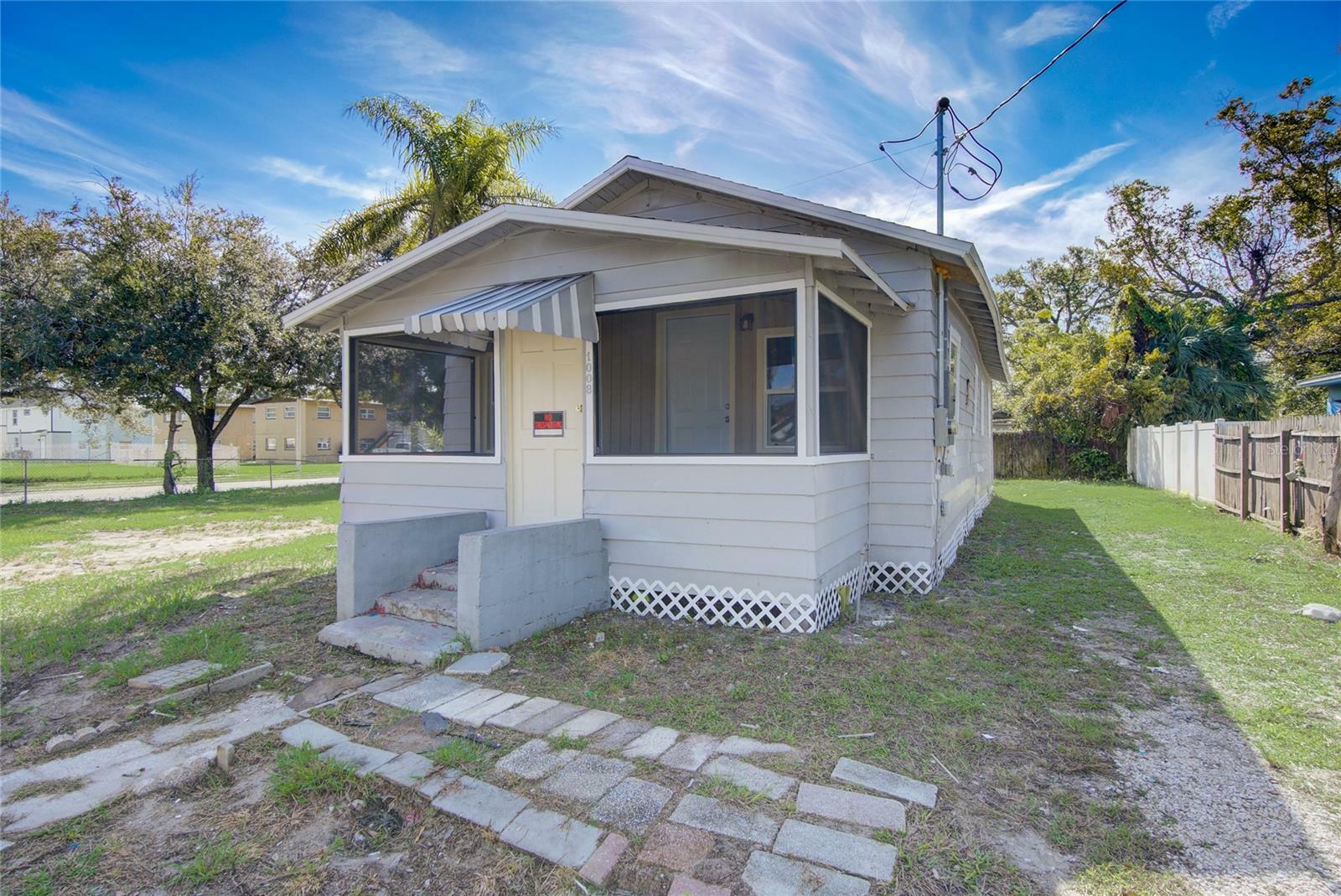 Property Photo:  1008 Colyer Street  FL 32805 