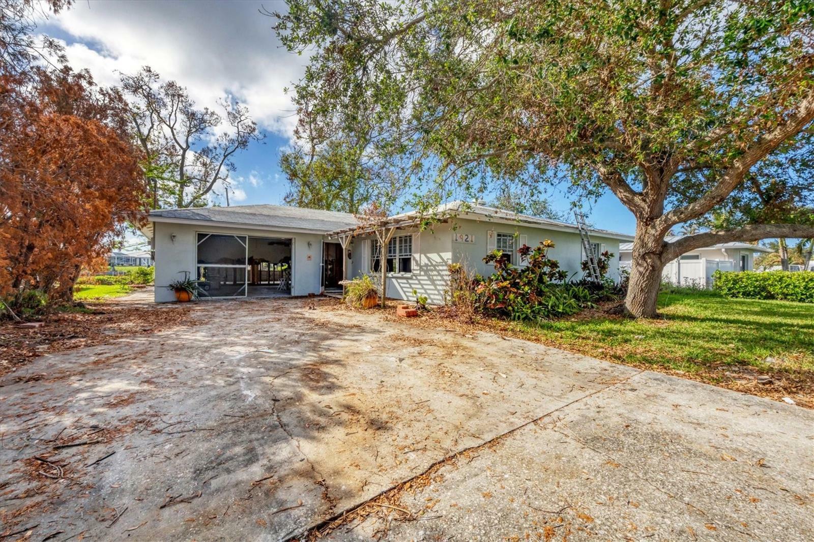 Property Photo:  1921 Fairview Drive  FL 34223 