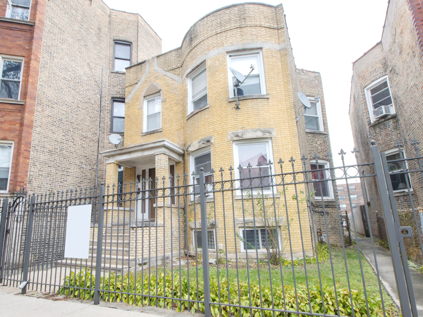 Property Photo: 2251 N Sawyer Avenue IL 60647