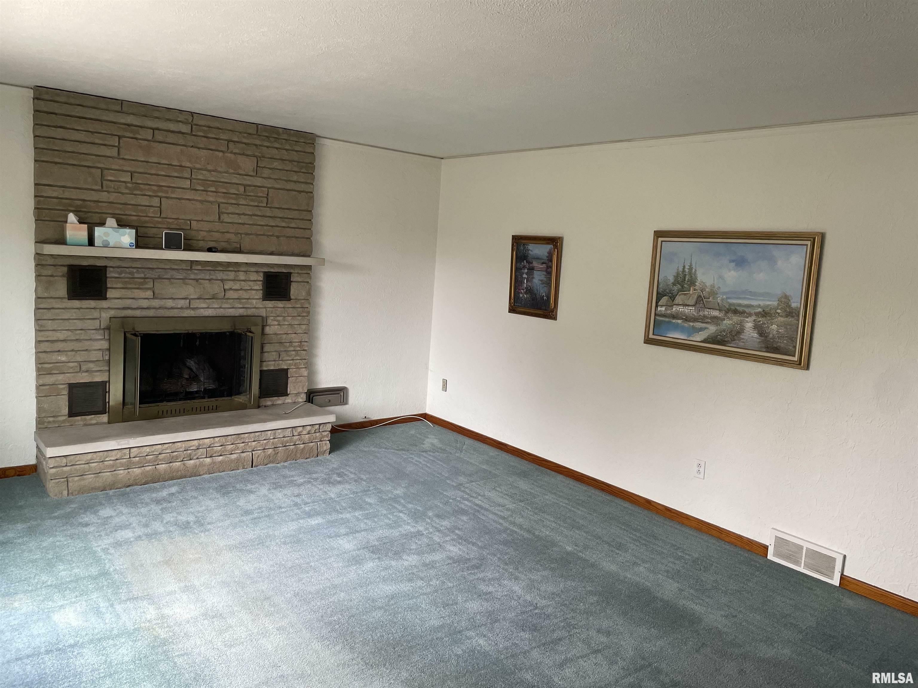 Property Photo:  2412 N Gale Avenue  IL 61604 