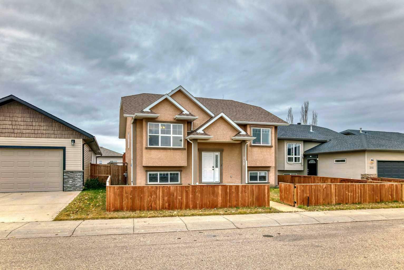 312 Jenner Crescent  Red Deer AB T4P 0B3 photo