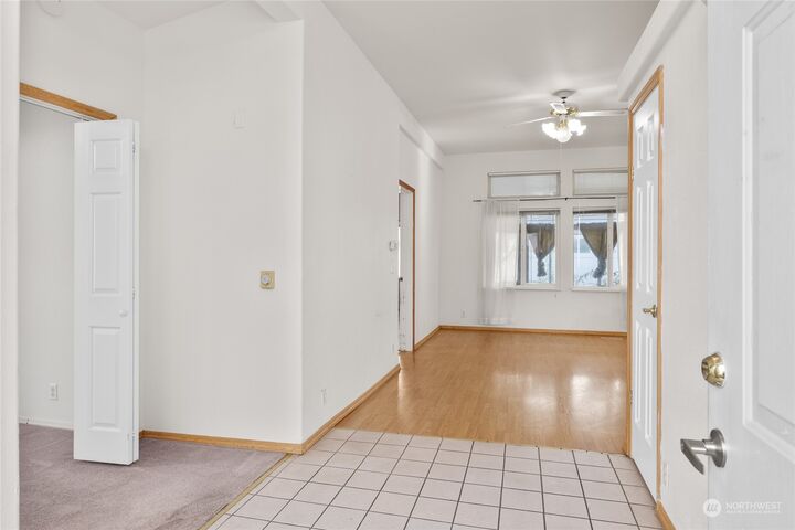 Property Photo:  1100 S Rosewood Drive 405  WA 98926 