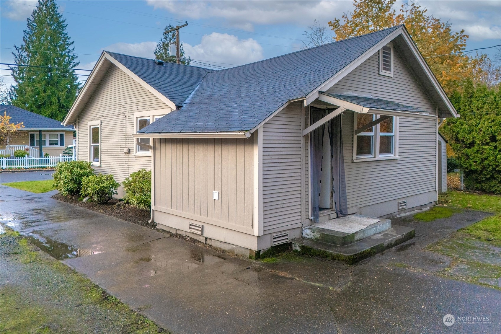 Property Photo:  415 415 1/2 2nd Street NW  WA 98371 