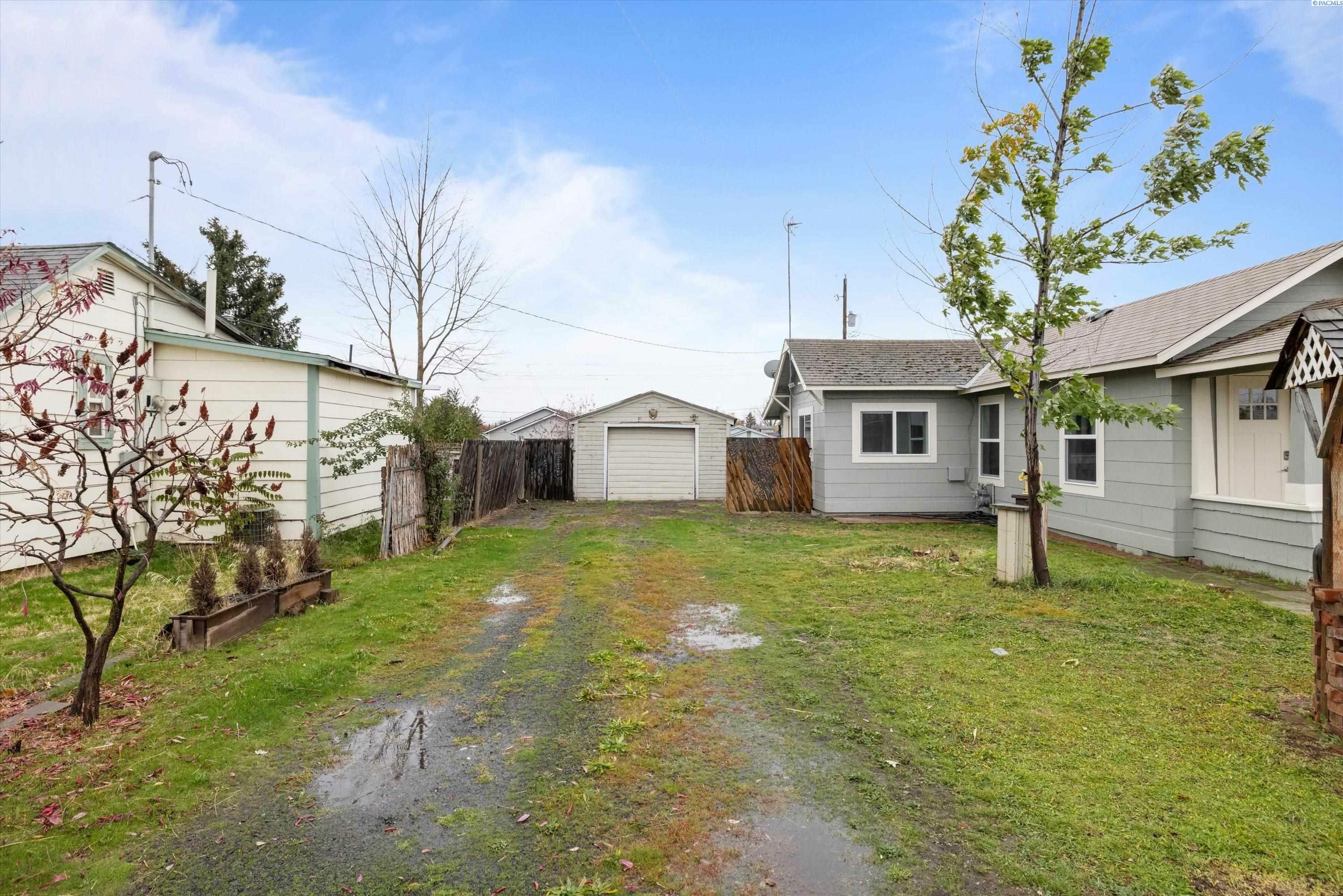 Property Photo:  1530 Hobson St  WA 99362 