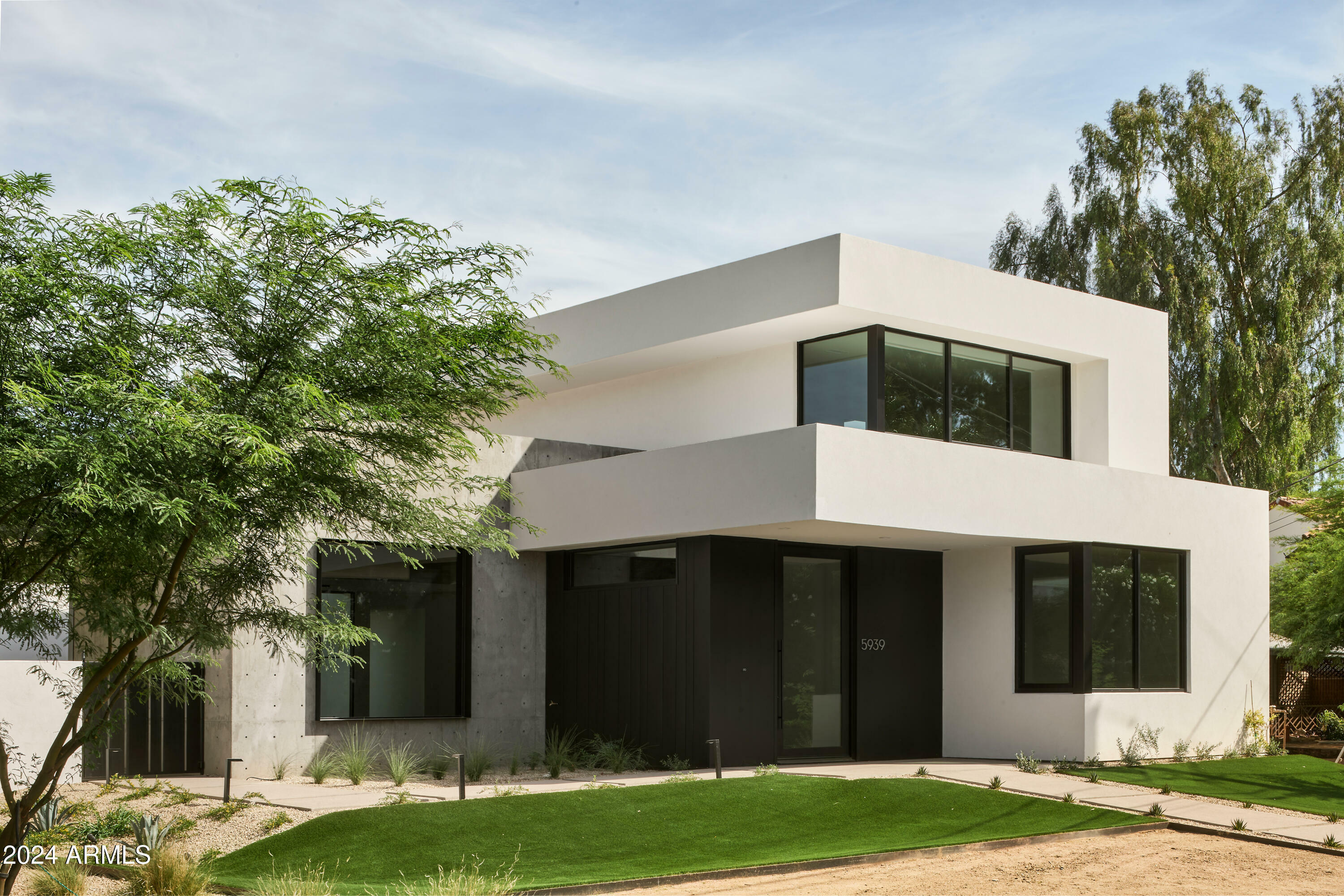Property Photo: 5939 E Orange Blossom Lane AZ 85018