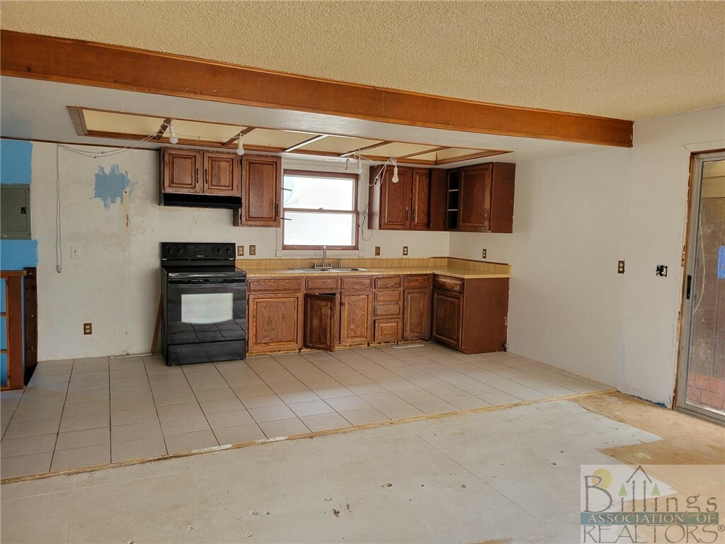 Property Photo:  505 W Carbon Ave  MT 59041 