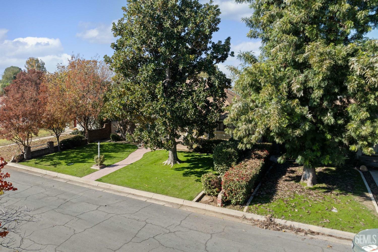 Property Photo:  2715 Spruce Street  CA 93301 