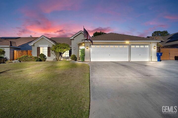 10102 Roehampton Avenue  Bakersfield CA 93312 photo